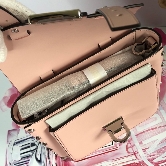 👜 MICHAEL Michael Kors Leather Crossbody - Picture 6 of 8